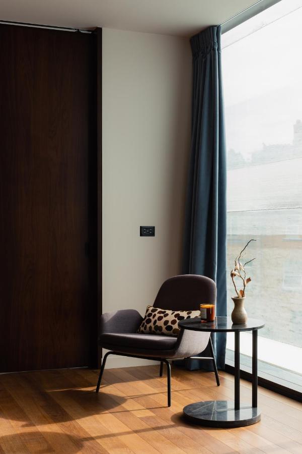Ebb-Dunedin Buitenkant foto A Lutron Maestro dimmer switch