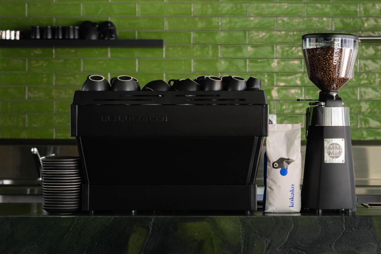 Ebb-Dunedin Buitenkant foto A coffee machine