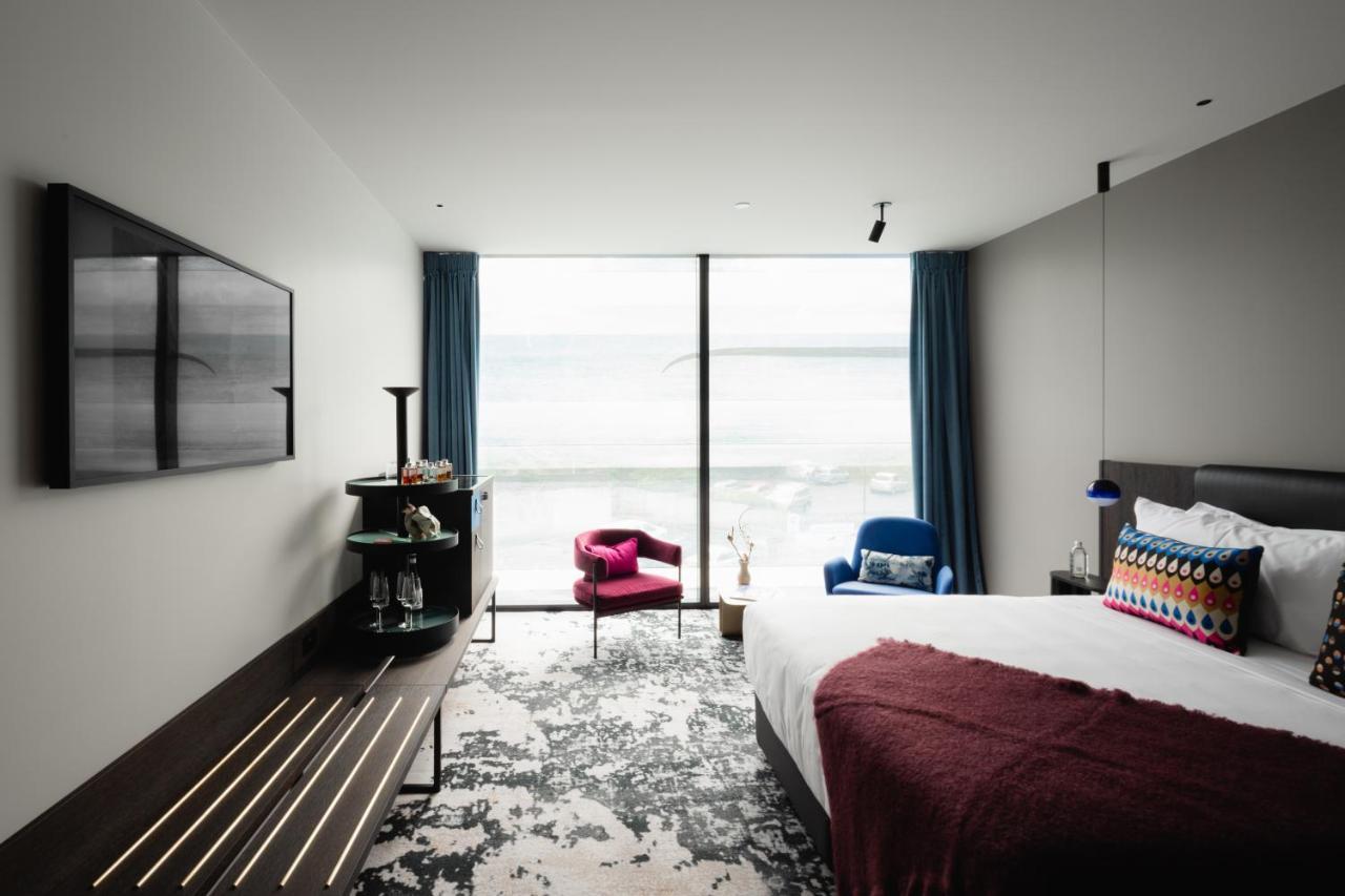 Ebb-Dunedin Buitenkant foto A room at the hotel