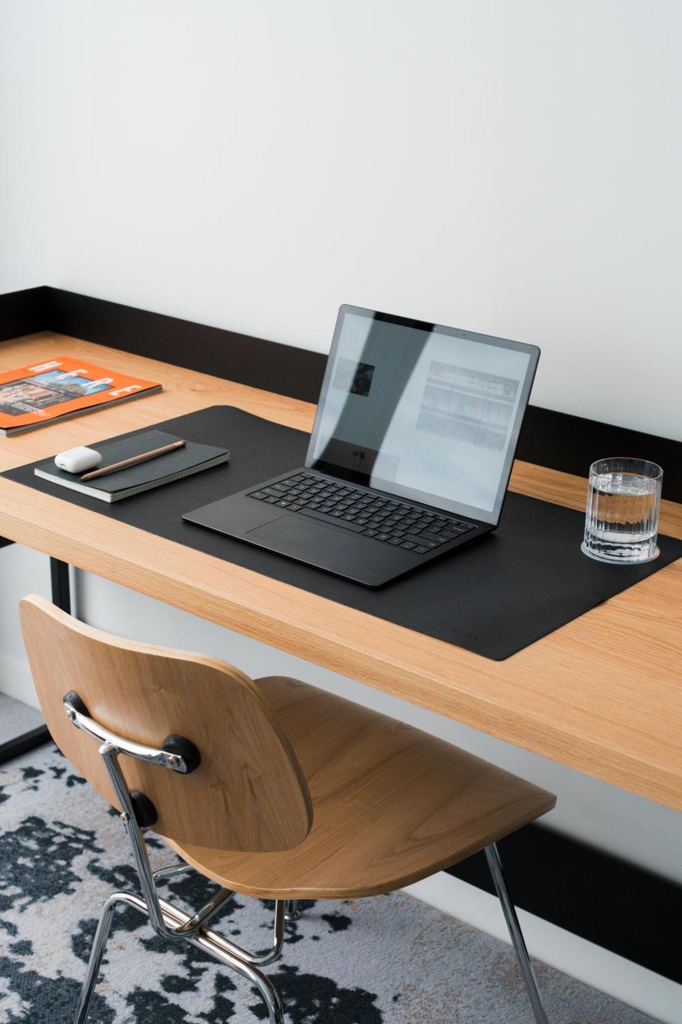 Ebb-Dunedin Buitenkant foto A desk pad